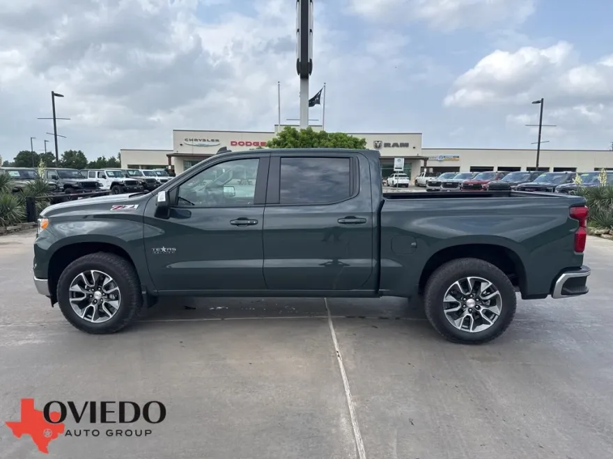 2025 Chevrolet Silverado 1500 LT photo 1