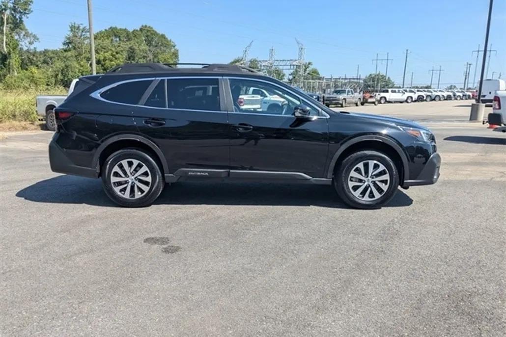 2022 Subaru Outback Premium photo 1