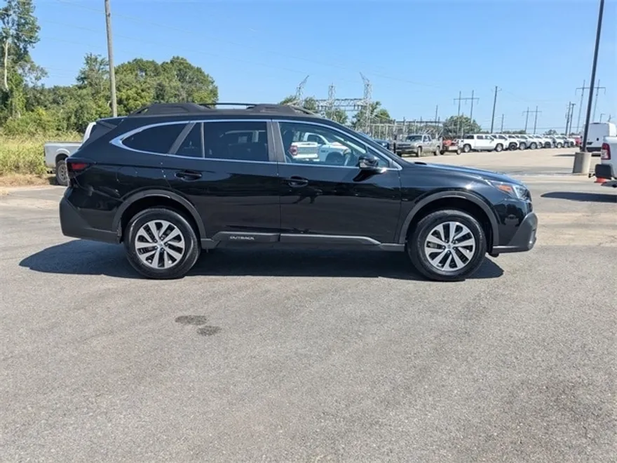 2022 Subaru Outback Premium photo 1