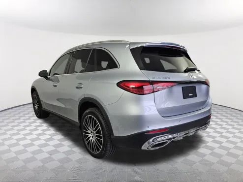 2025 Mercedes Benz GLC 300 photo 4