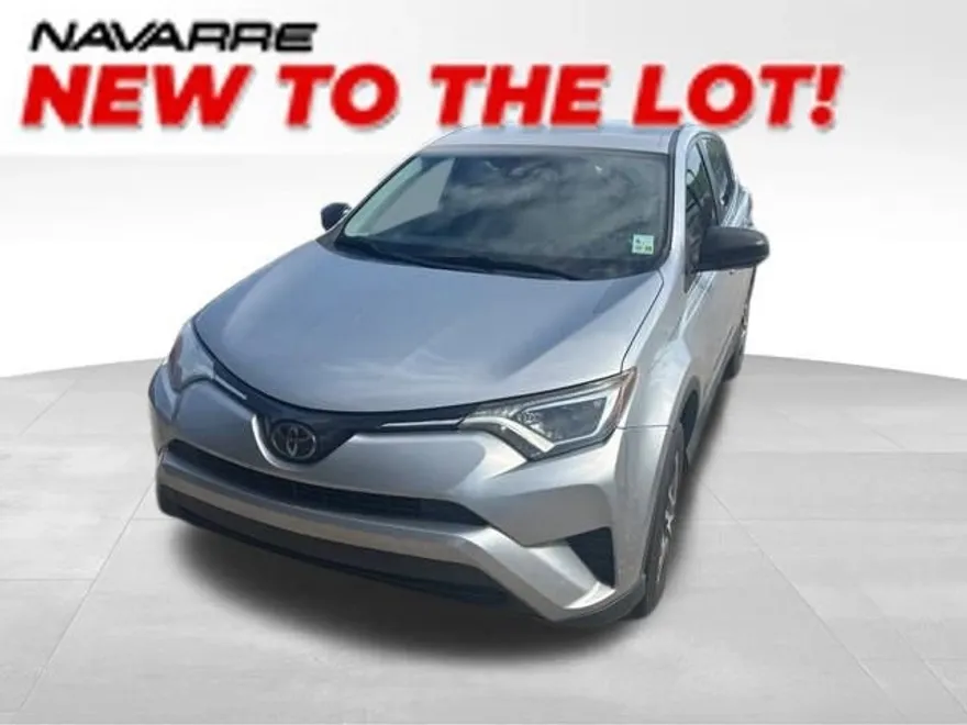 2018 Toyota RAV4 LE photo 1