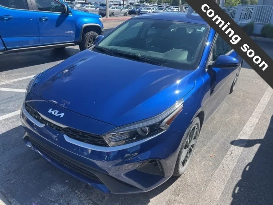 2023 Kia Forte LXS photo 1