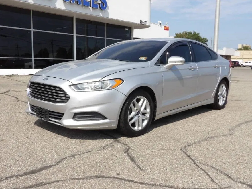 2015 Ford Fusion SE photo 1