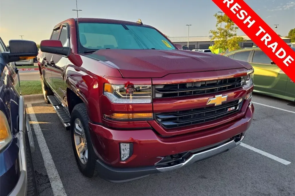 2017 Chevrolet Silverado 1500 LT photo 1