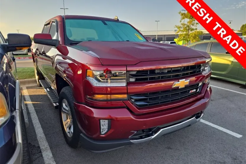 2017 Chevrolet Silverado 1500 LT photo 1