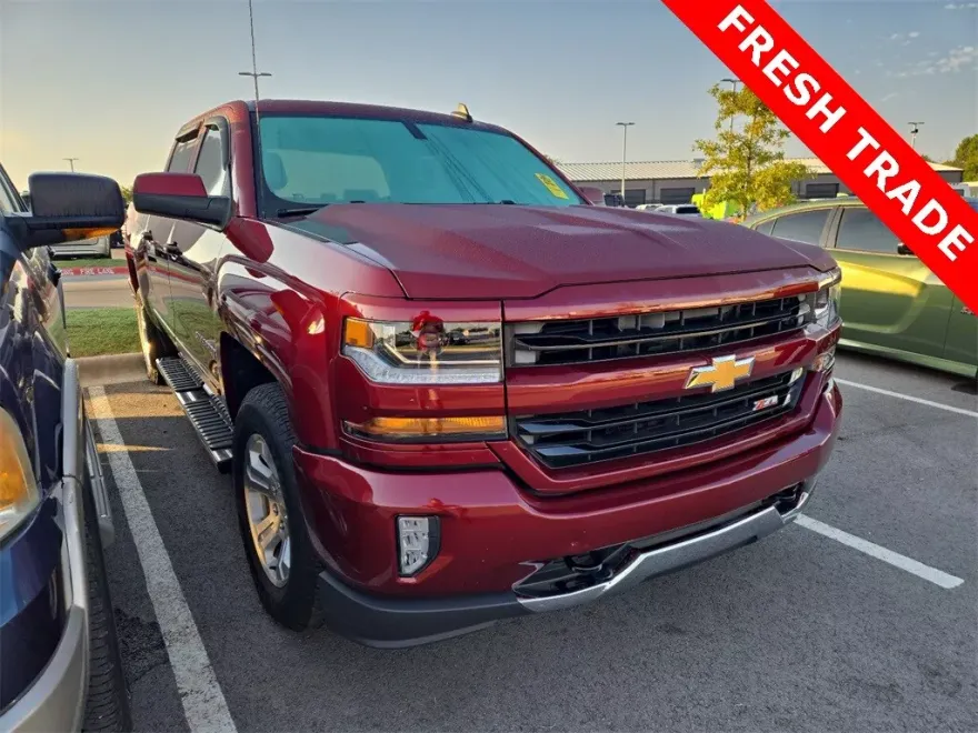 2017 Chevrolet Silverado 1500 LT photo 1