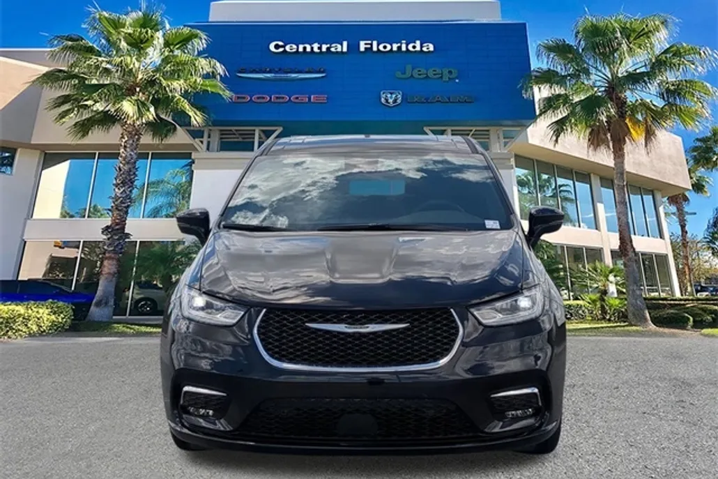2026 Chrysler Pacifica photo 1