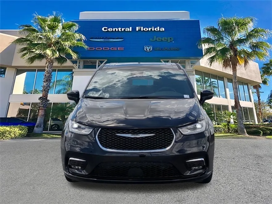 2026 Chrysler Pacifica photo 1