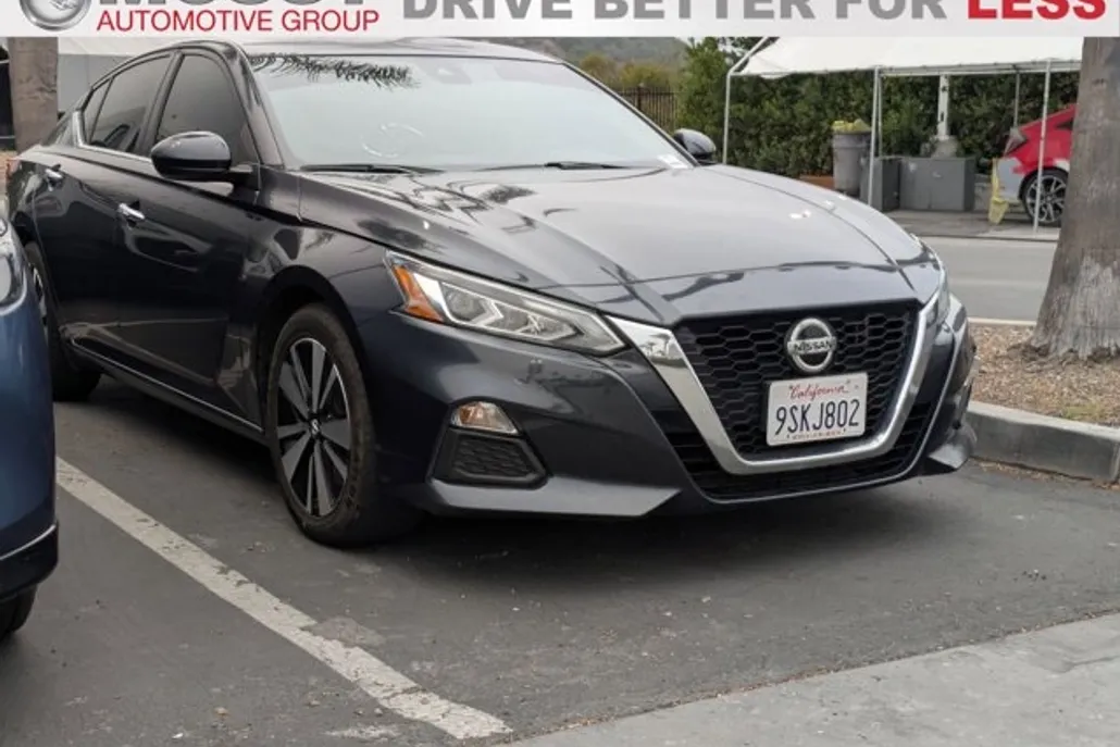 2022 Nissan Altima 2.5 SR photo 1
