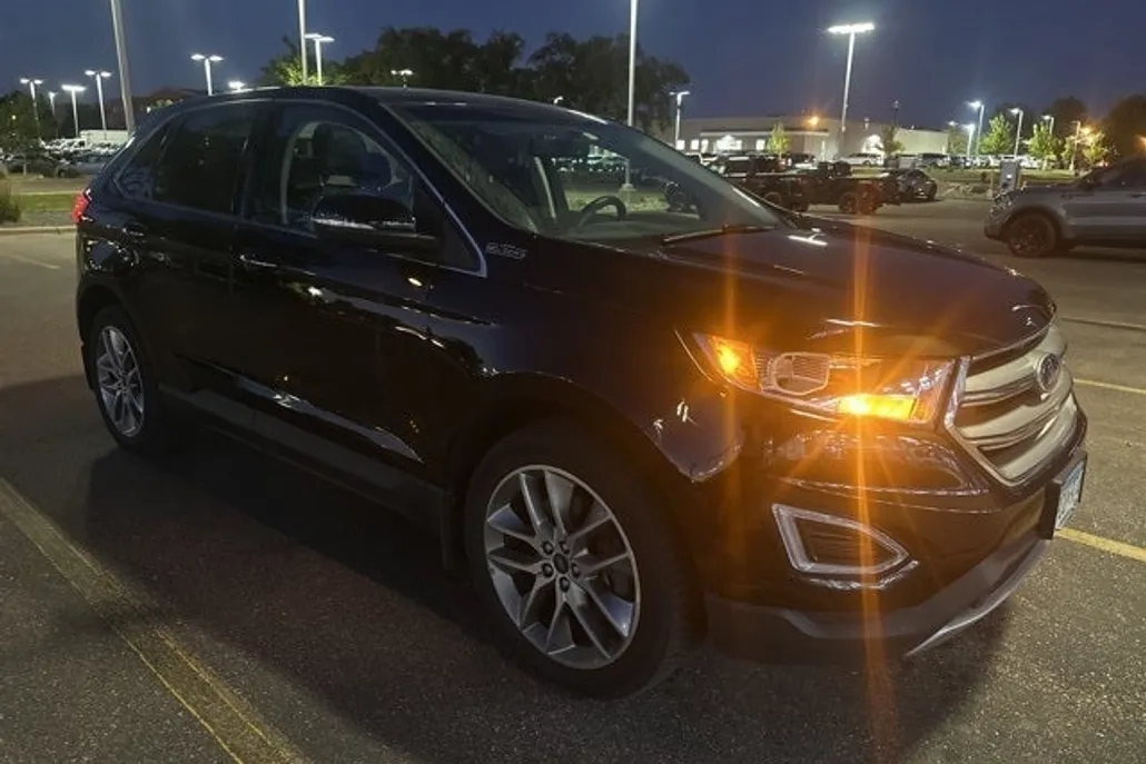 2016 Ford Edge Titanium photo 1