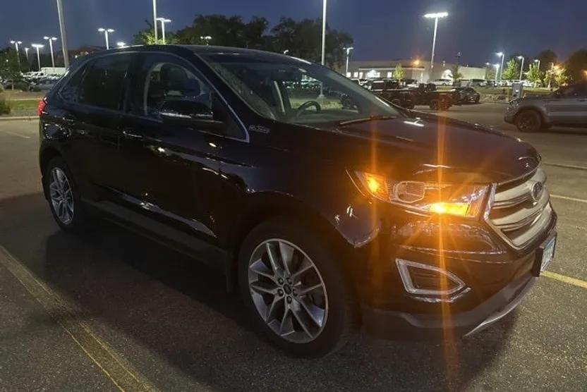 2016 Ford Edge Titanium photo 1