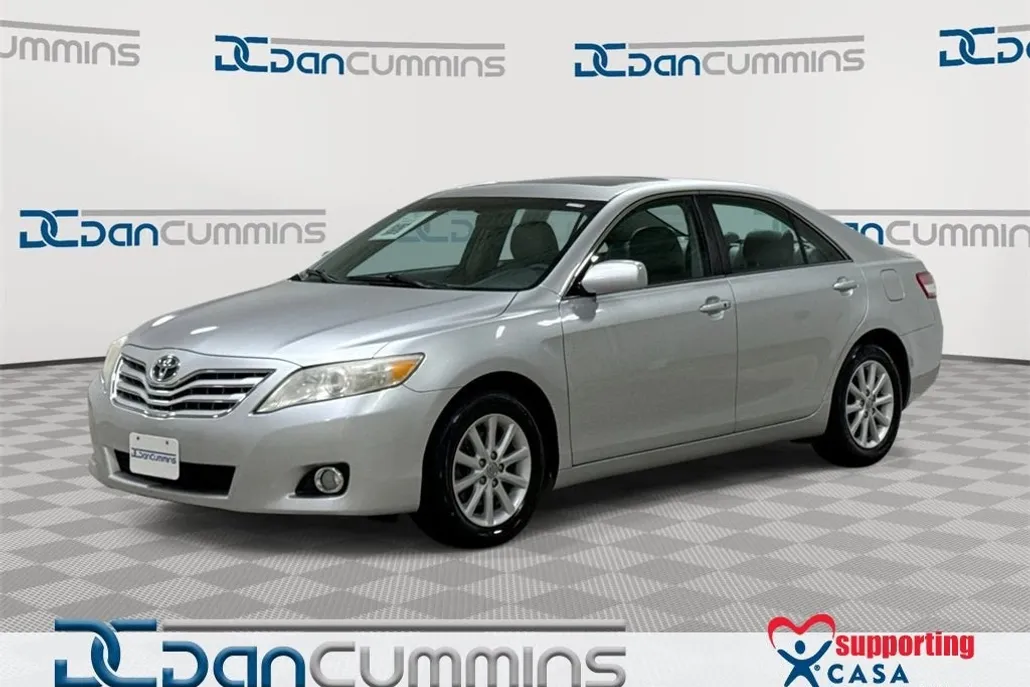 2011 Toyota Camry LE photo 1