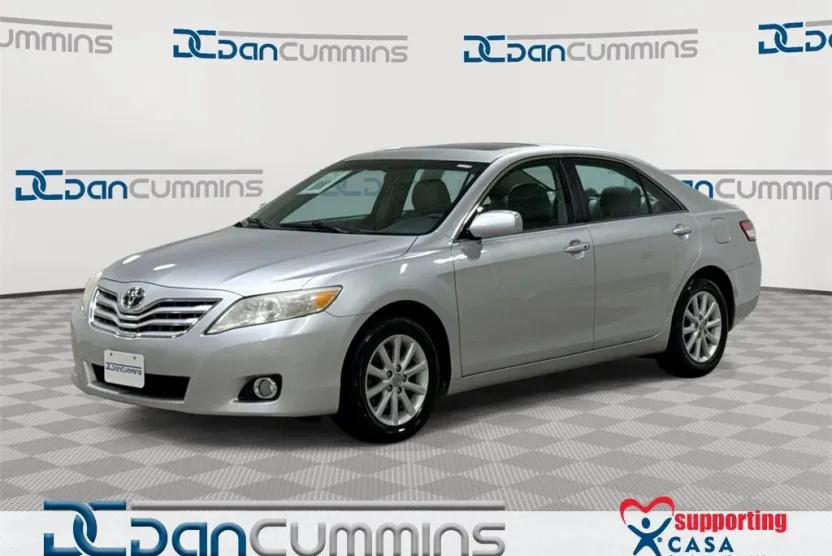 2011 Toyota Camry LE photo 1