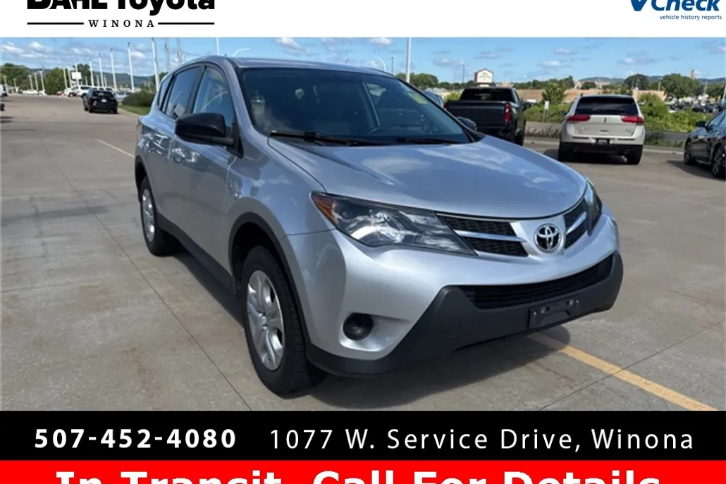 2015 Toyota RAV4 LE photo 1