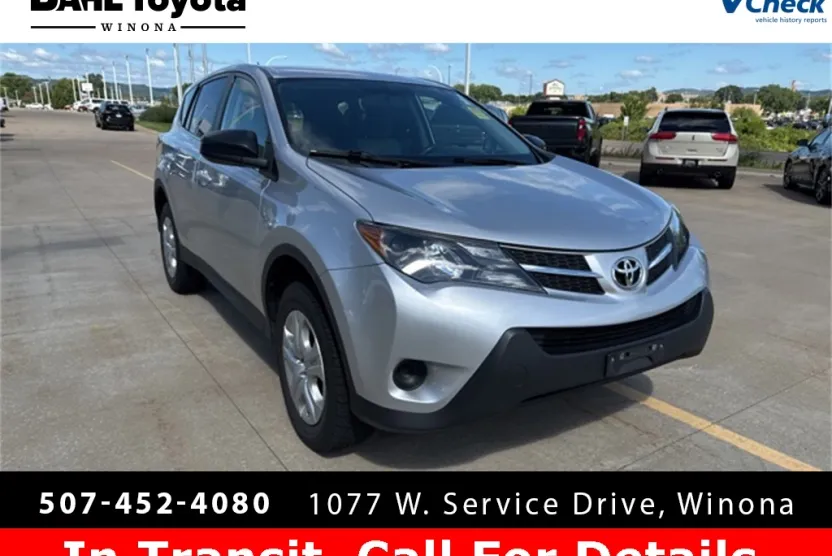 2015 Toyota RAV4 LE photo 1