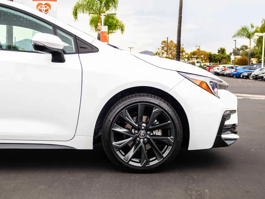 2024 Toyota Corolla SE photo 1