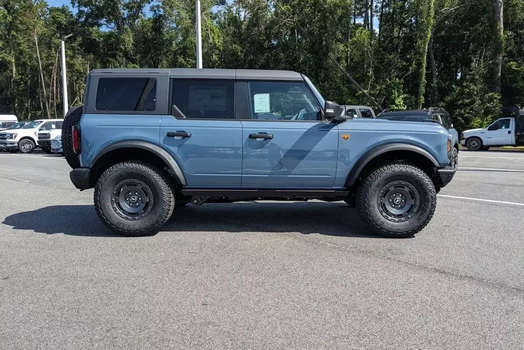 2025 Ford Bronco Badlands photo 1