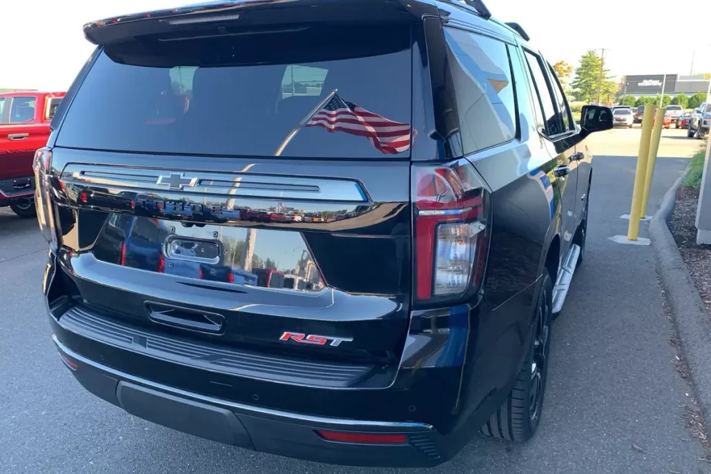 2022 Chevrolet Tahoe RST photo 1