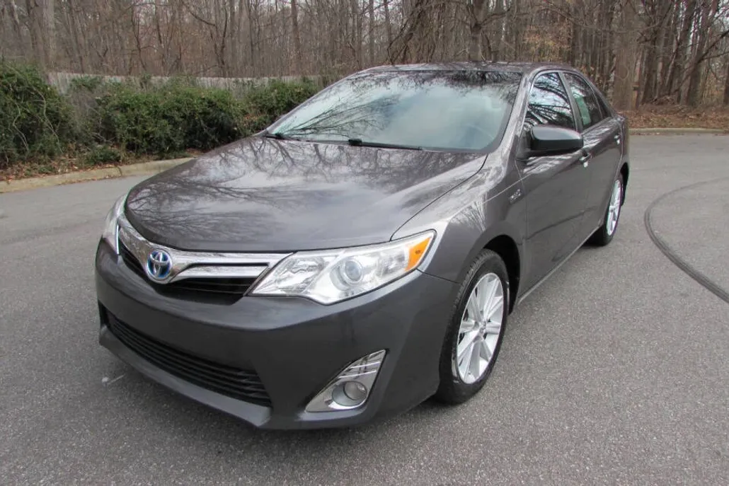 2014 Toyota Camry Hybrid XLE photo 1
