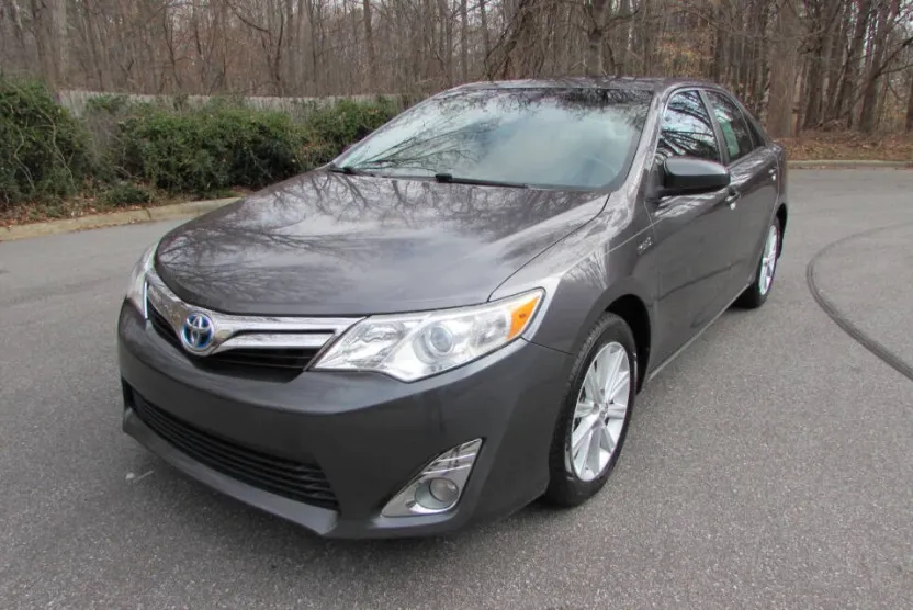 2014 Toyota Camry Hybrid XLE photo 1