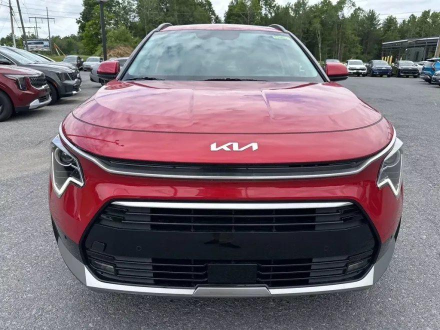 2025 Kia Niro SX photo 1