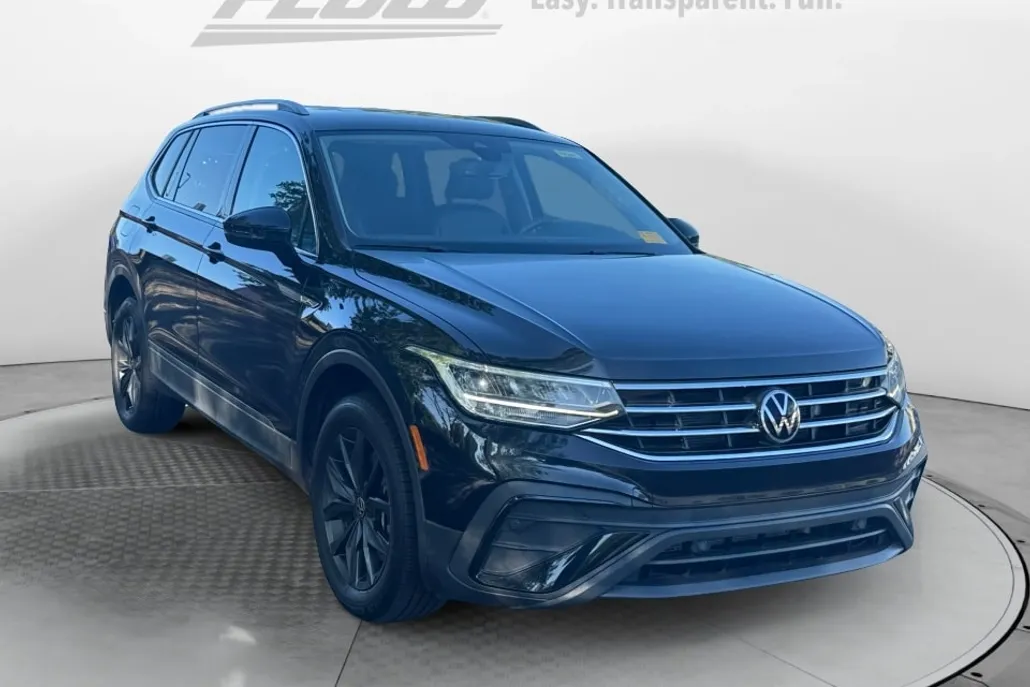 2023 Volkswagen Tiguan SE photo 1