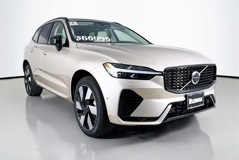 2025 Volvo XC60 Hybrid T8 Plus photo 1