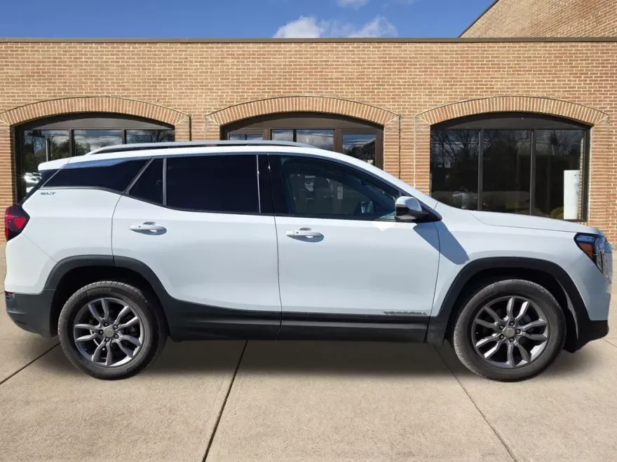 2024 Gmc Terrain SLT photo 1