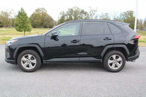 2022 Toyota RAV4 XLE photo 3