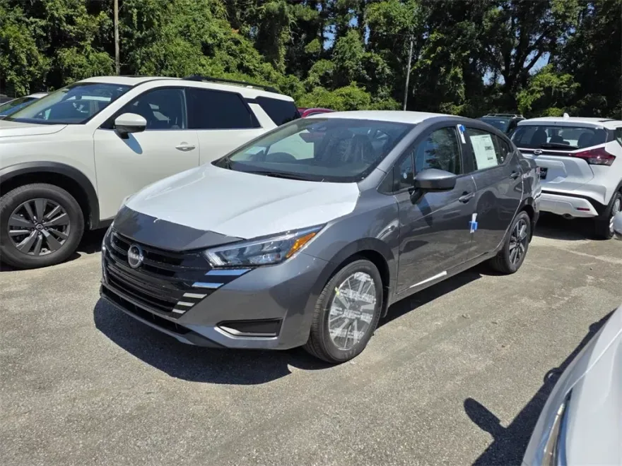 2025 Nissan Versa 1.6 SV photo 1