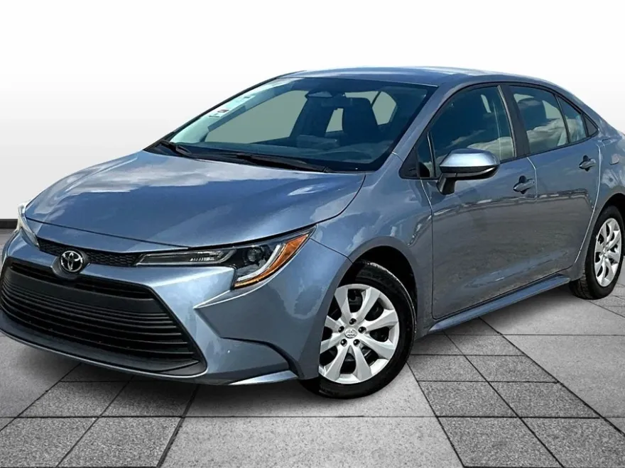 2024 Toyota Corolla LE photo 1