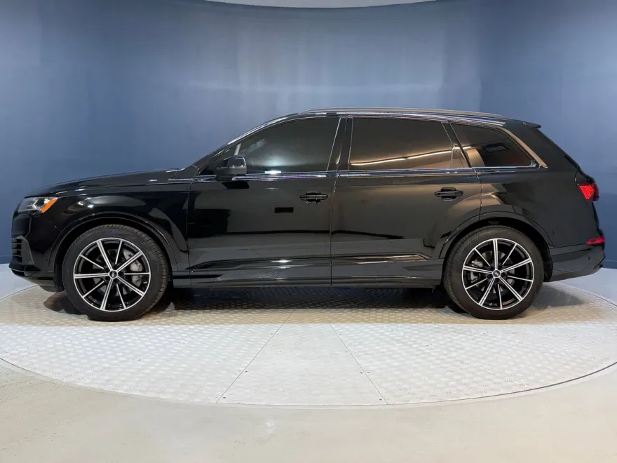 2023 Audi Q7 Prestige photo 1