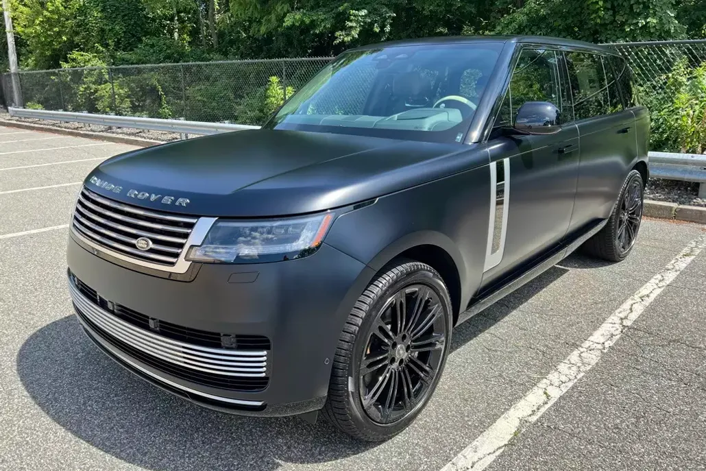 2024 Land Rover Range Rover SV photo 1