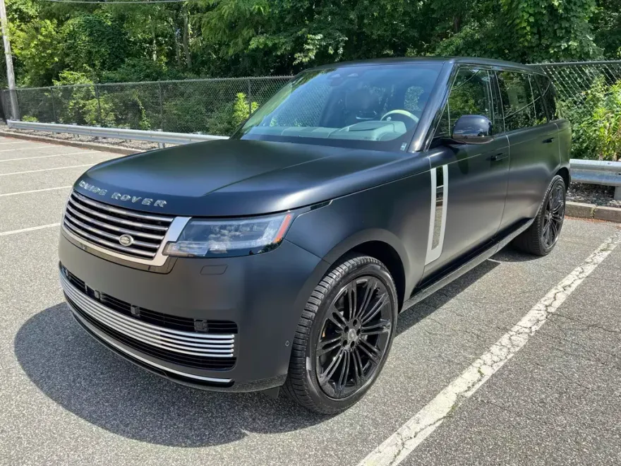2024 Land Rover Range Rover SV photo 1
