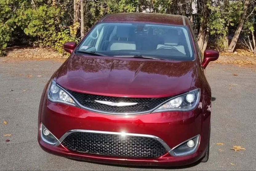 2019 Chrysler Pacifica Touring Plus photo 1
