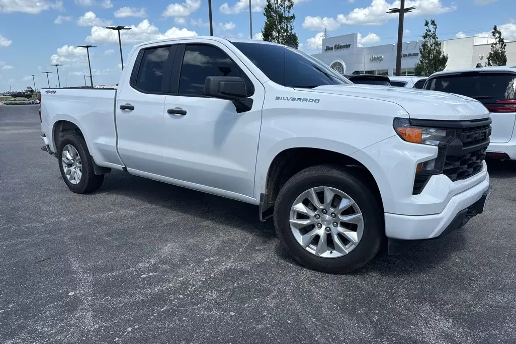 2024 Chevrolet Silverado 1500 Custom photo 1