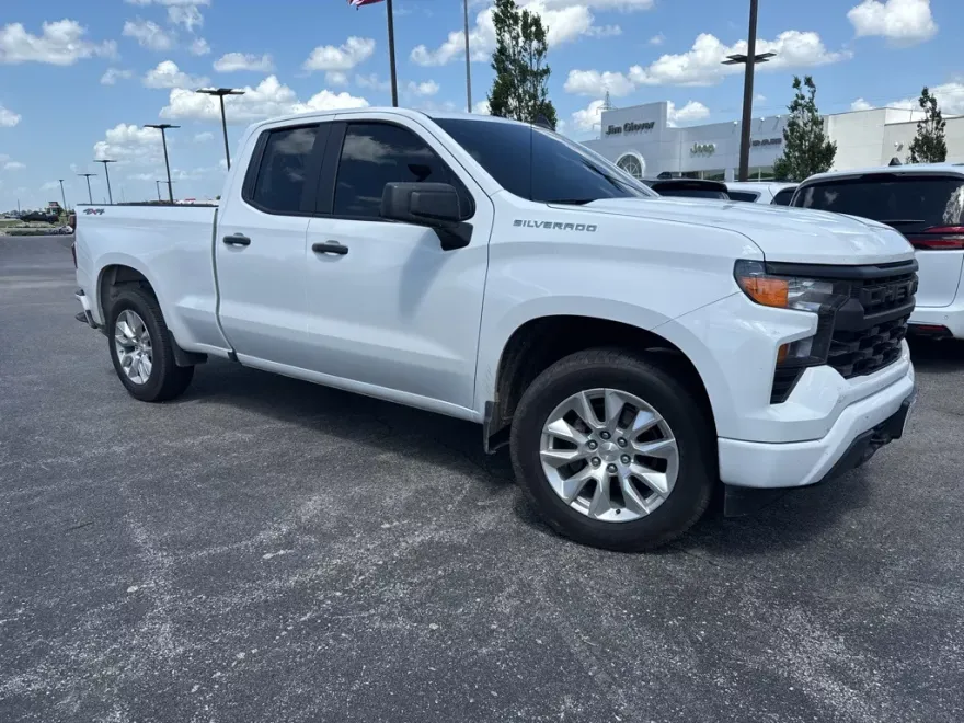 2024 Chevrolet Silverado 1500 Custom photo 1
