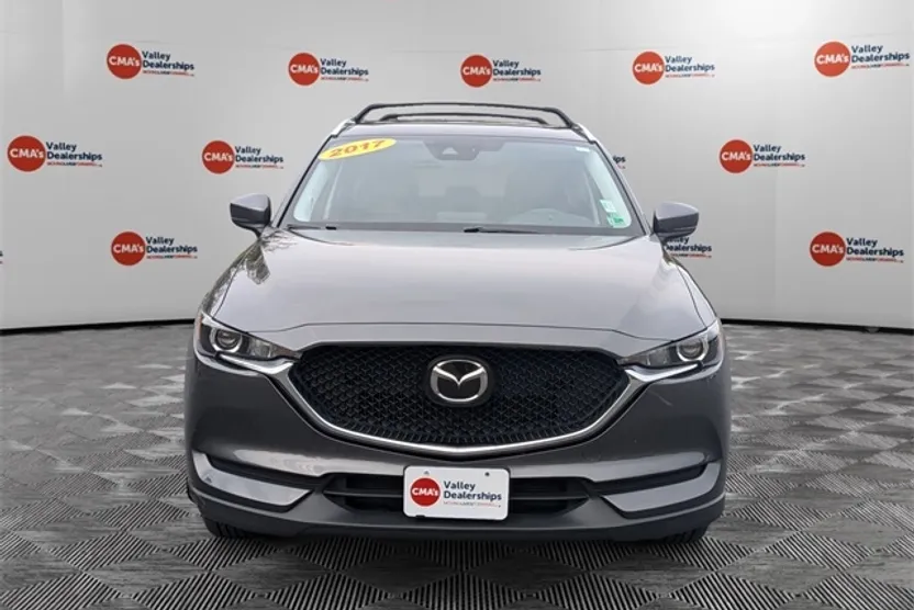 2017 Mazda CX-5 Touring photo 1