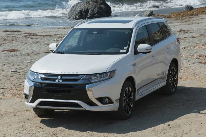 2018 Mitsubishi Outlander PHEV SEL photo 1