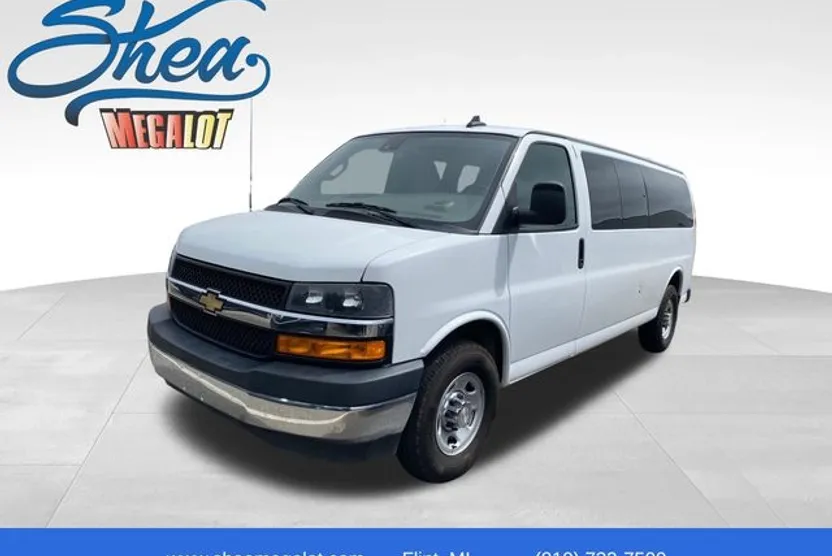 2022 Chevrolet Express Passenger 3500 photo 1