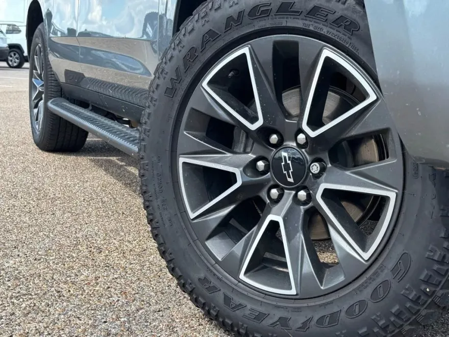 2023 Chevrolet Tahoe Z71 photo 1
