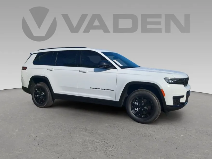 2025 Jeep Grand Cherokee Altitude photo 1