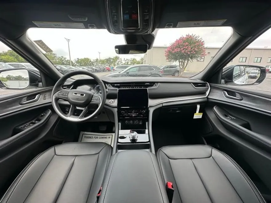 2025 Jeep Grand Cherokee Limited photo 1
