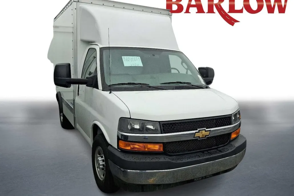 2024 Chevrolet Express Cutaway 3500 photo 1