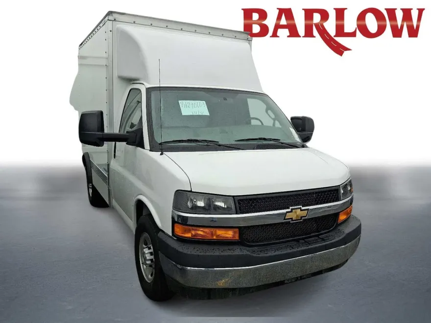2024 Chevrolet Express Cutaway 3500 photo 1
