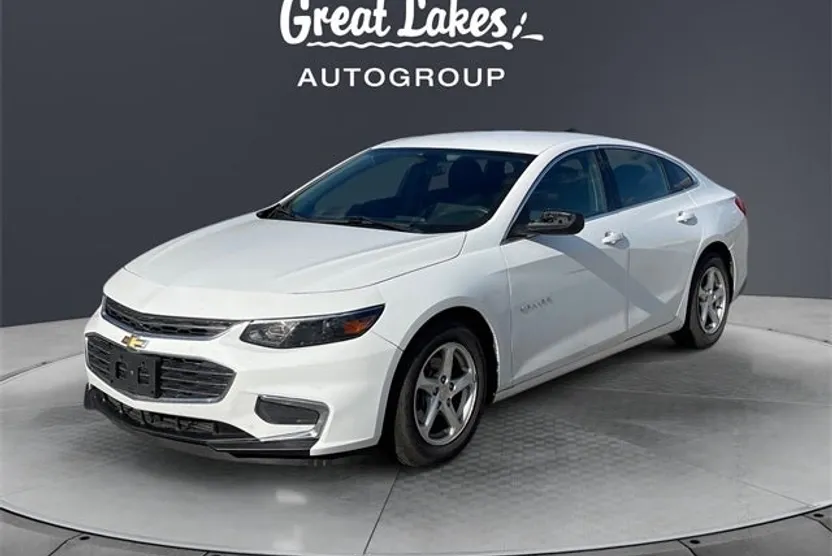2016 Chevrolet Malibu photo 1