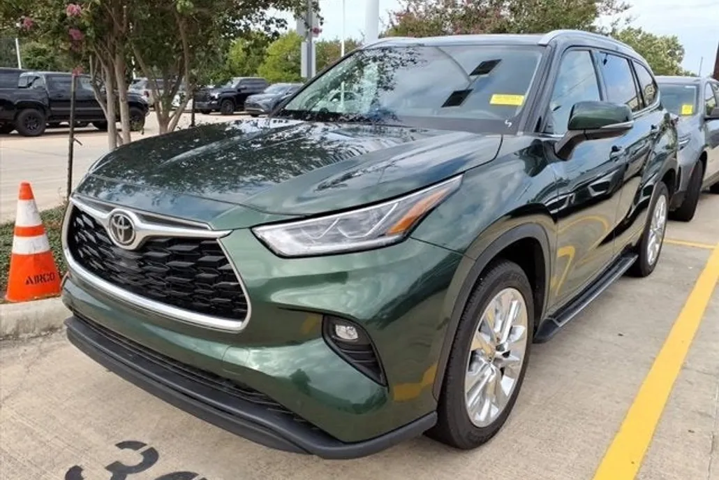 2023 Toyota Highlander Limited photo 1