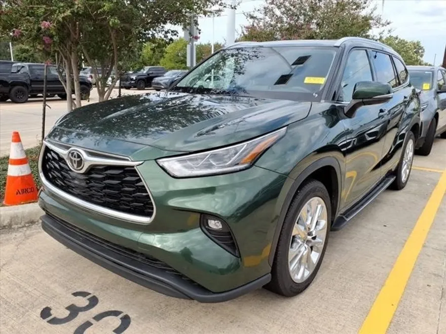 2023 Toyota Highlander Limited photo 1