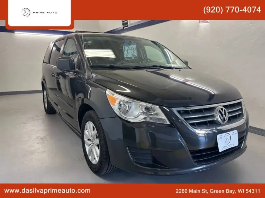 2012 Volkswagen Routan SE photo 1