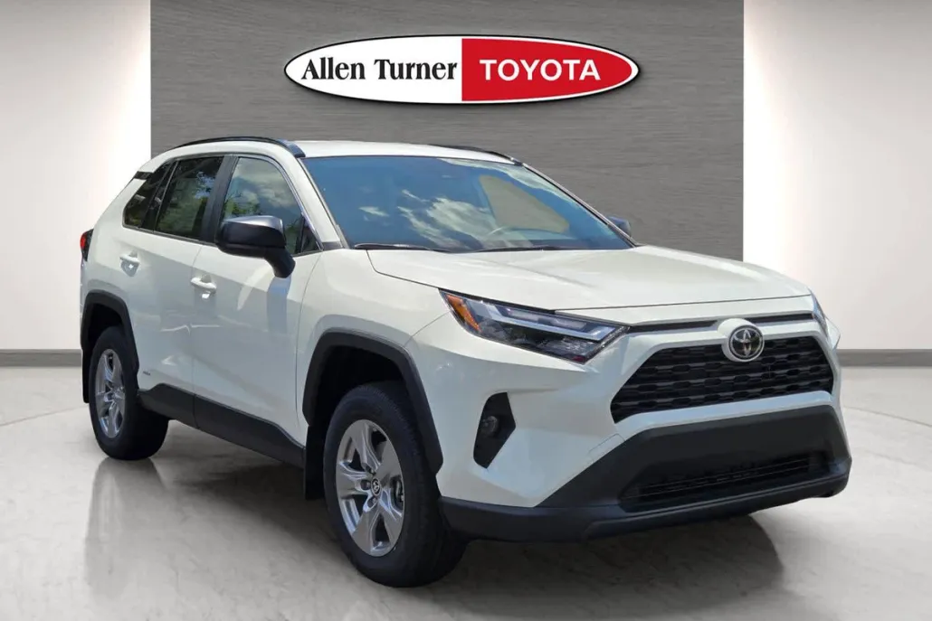 2025 Toyota RAV4 Hybrid LE photo 1